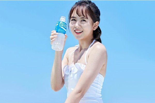 Uống nước đúng chuẩn trong ngày hè giúp da sáng mịn hồng hào như gái 18