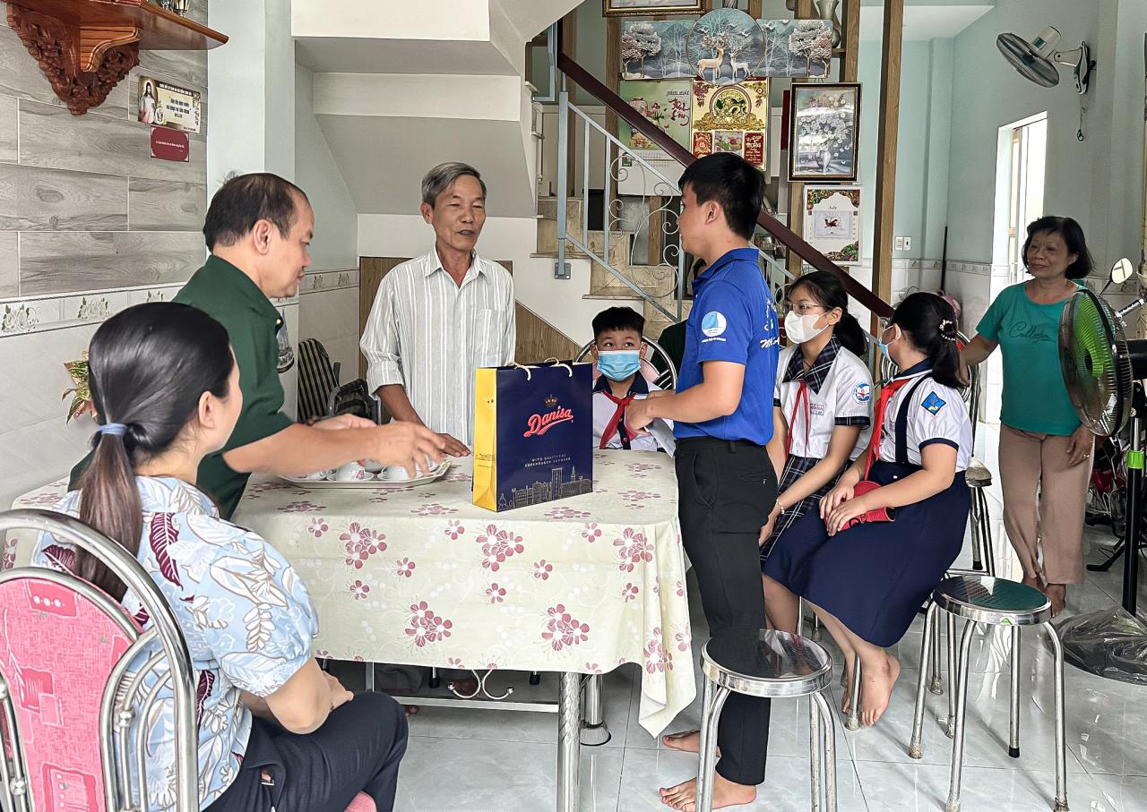 Kỷ niệm 77 năm ngày Thương binh Liệt sĩ: Quận Gò Vấp tặng quà tri ân 150 gia đình chính sách