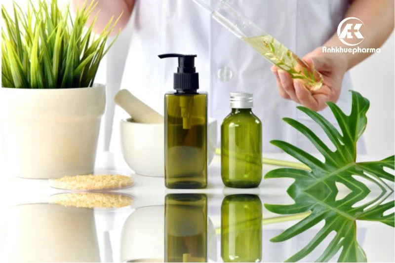 Mỹ phẩm xanh được tạo ra từ nguyên liệu thiên nhiên, không chứa thành phần hóa học gây hại và không gây ô nhiễm môi trường