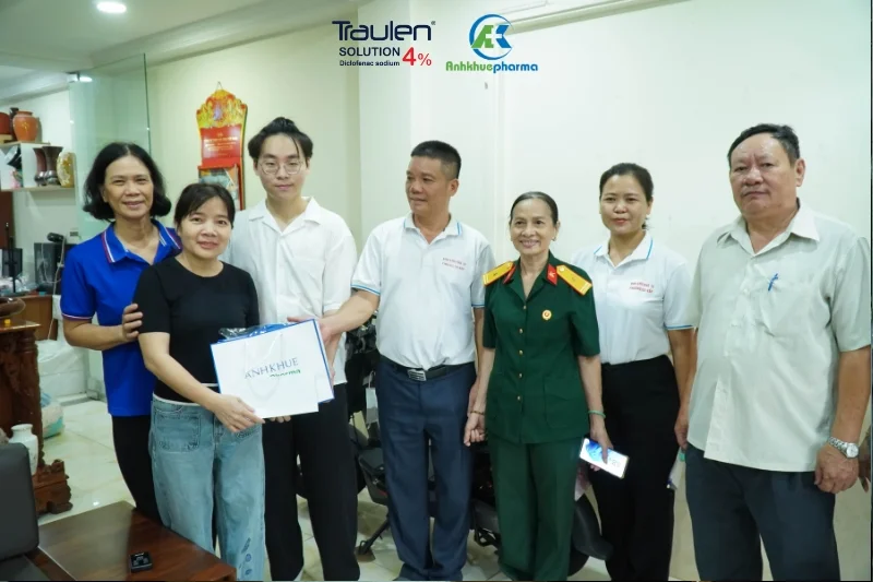 Kỷ niệm 79 năm Ngày Thương binh - Liệt sĩ: Anh Khuê Pharma thành kính tri ân – Gìn giữ đạo lý “uống nước nhớ nguồn” Kỷ niệm 79 năm Ngày Thương binh - Liệt sĩ: Anh Khuê Pharma thành kính tri ân – Gìn giữ đạo lý “uống nước nhớ nguồn” Traulen thuong binh liet sy 6 1